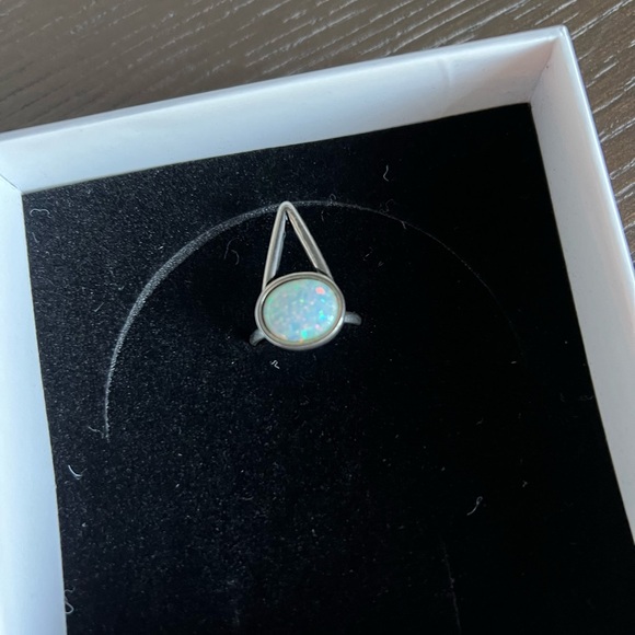 The 2BANDITS: The Wall Opal Triangle Ring - Picture 5 of 7